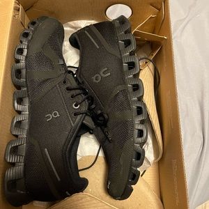 On Running Cloud 5 Black Trainers